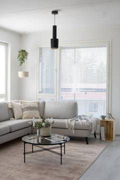 Välke-maton kauniit värit tuovat sisustukseen ylellistä hohtoa juuri sopivan verran. Kuvassa suuri matto 200 x 290 cm roosanvärisenä.