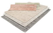 Upea tiivispintainen Välke-matto on saatavana useassa eri värivaihtoehdossa: roosa, vaaleanvihreä, pellava, hopea ja tummanharmaa.