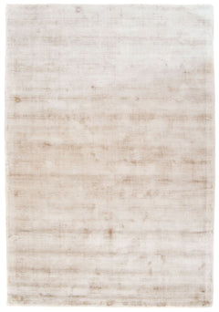 Pellavanvärinen Välke-matto. Vaaleasävyisessä matossa on lyhyt valoa taittava nukka.