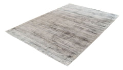 Tummanharmaa Välke-matto. Viskoosimatossa on lyhyt valoa taittava nukka.