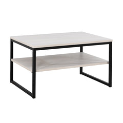 Viiva-sohvapöytä valkosaarnin värisellä kansi- ja hyllylevyllä, sekä mustilla jaloilla.