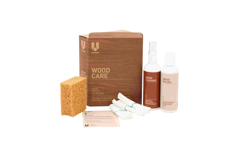 Wood Care -hoitosetillä saat helposti puhdistettua puupintoja ja puisia huonekaluja. Setin sisältämät valmisteet ovat Wood Cleaner -puhdistusaine, sekä Wood Polish -hoito- ja suoja-aine.