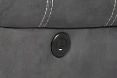 Säätöpainikkeiden yhteydessä on myös USB-liitäntä esimerkiksi kännykän lataamista varten.