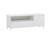 Valkoinen Helsinki-sarjan tv-taso valkoisilla 12 cm metallijaloilla.
