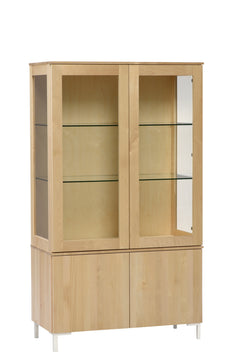 Pyökinvärinen Helsinki-vitriini valkoisilla metallijaloilla.