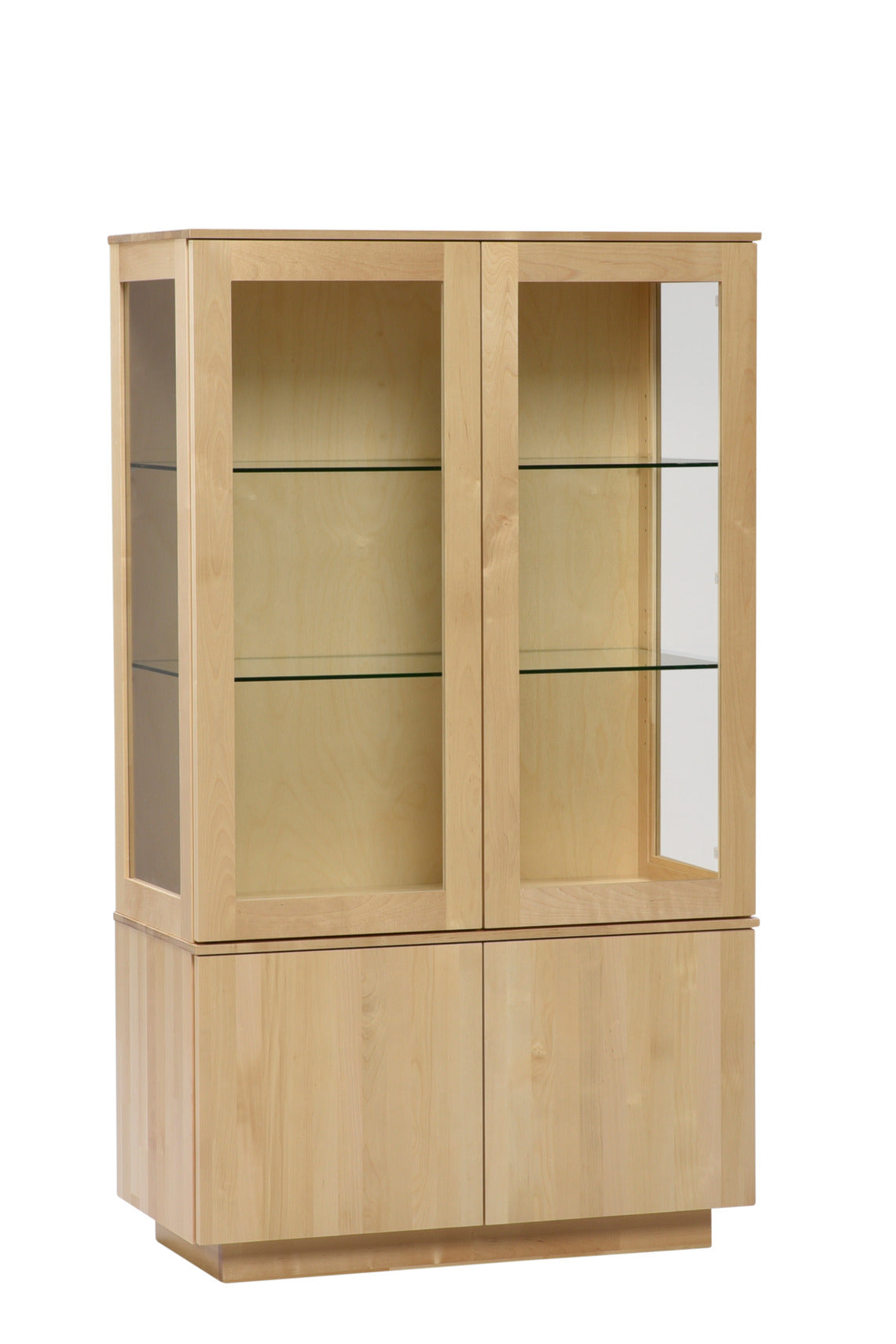 Pyökinvärinen Helsinki-vitriini sokkelijalalla.