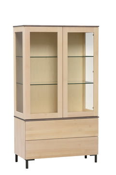 Helsinki-sarjan vitriinin pääväri on luonnonvärinen koivu, ylä- ja alaosan kannet ovat harmaat. Vitriinissä on mustat metallijalat.