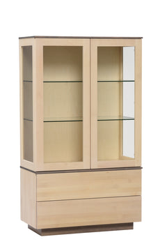 Helsinki-sarjan vitriinin pääväri on luonnonvärinen koivu, kannet ja sokkelijalka ovat harmaat.