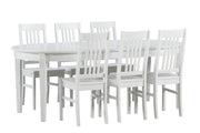 Valkoiset Puro-tuolit jatkettavan Kanerva-ruokapöydän kanssa.