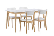 Laine-ruokapöytä 130 x 80 cm ja neljä Laine-tuolia koivunvärisillä jaloilla.