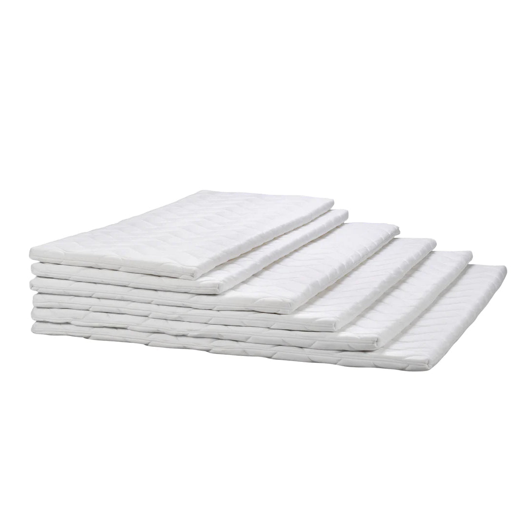 Pilvi-sijauspatjassa on viskoelastinen sisus, joka muotoutuu yksilöllisesti kehon lämmön ja painon vaikutuksesta ja tukee vartaloa. Sijauspatjaa on saatavana kuudessa eri koossa. Suurin koko 180 x 200 cm on myynnissä erikseen.