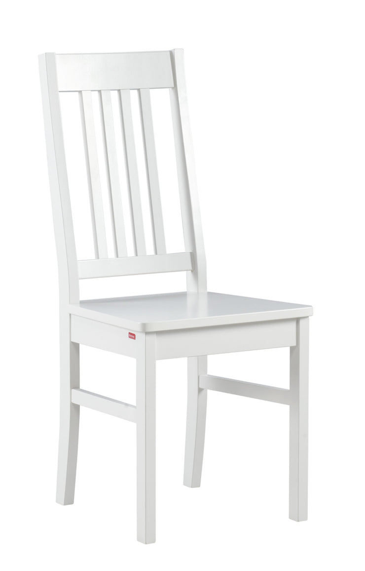 Perinteinen Puro-tuoli kokonaan valkoisena.