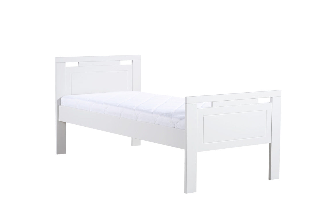 Sylvia-seniorisänkyyn sopii joustinpatja tai vaahtomuovipatja