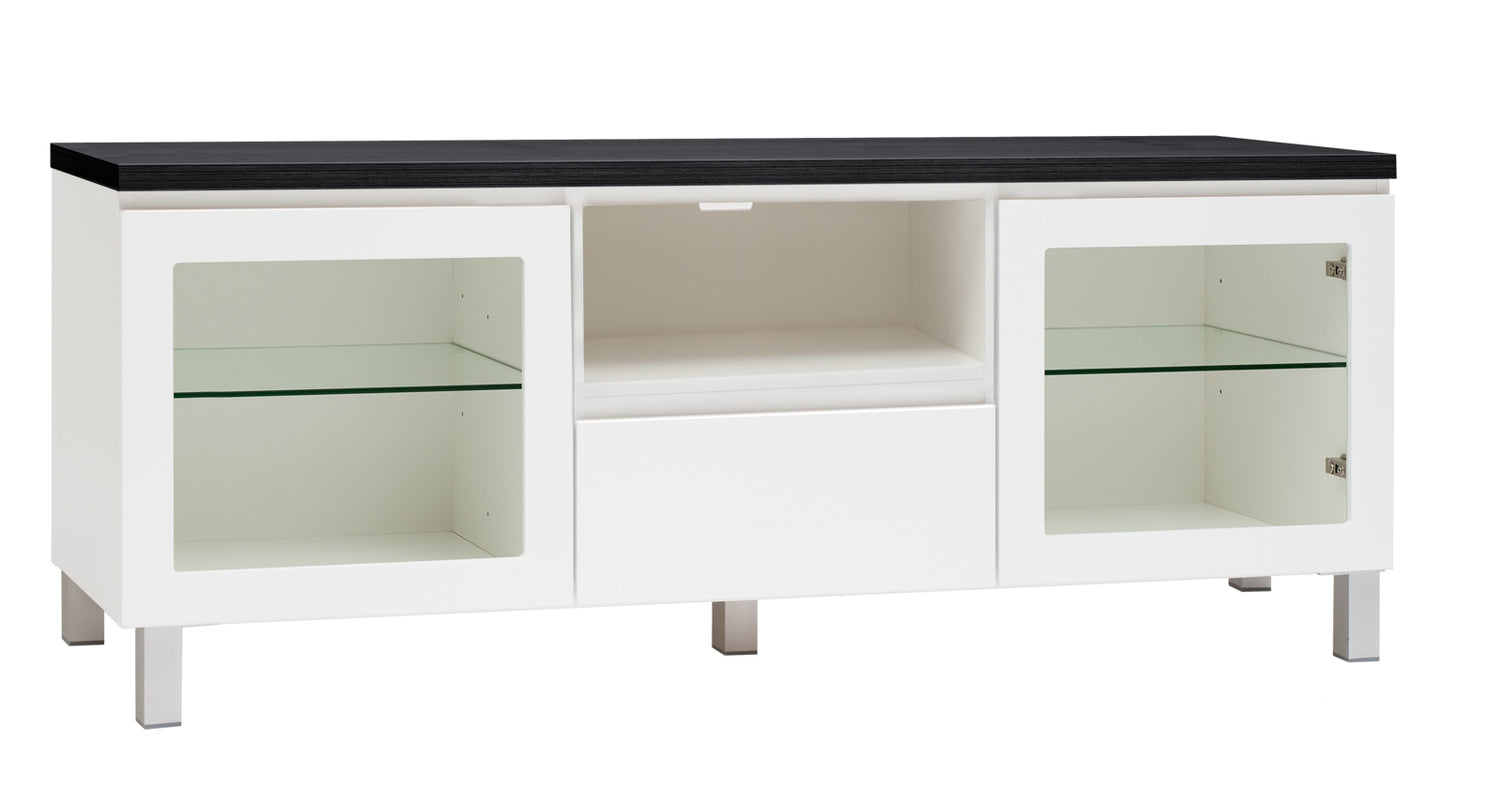 Kuvassa on 137 cm leveä valkoinen Viiva-sarjan tv-taso mustalla kannella ja hopeanvärisillä alumiinijaloilla.