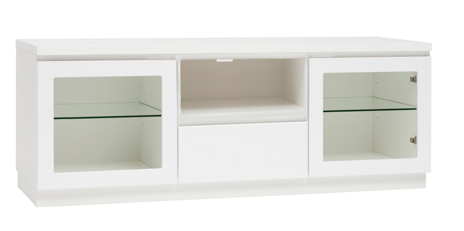 Kuvassa on 137 cm leveä kokovalkoinen Viiva-sarjan tv-taso valkoisella jalkasokkelilla.