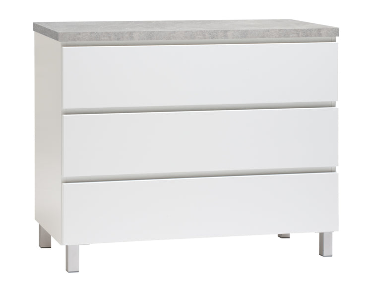 Kuvassa on 92 cm leveä valkoinen Viiva-laatikosto harmaalla betonijäljitelmän sävyisellä kannella ja hopeanvärisillä alumiinijaloilla.