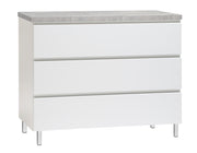 Kuvassa on 92 cm leveä valkoinen Viiva-laatikosto harmaalla betonijäljitelmän sävyisellä kannella ja valkoisilla metallijaloilla.