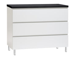 Kuvassa on 92 cm leveä valkoinen Viiva-laatikosto mustalla kannella ja valkoisilla metallijaloilla.