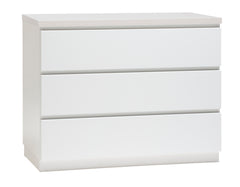 Kuvassa on 92 cm leveä valkoinen Viiva-lipasto valkosaarninvärisellä kannella ja valkoisella sokkelijalalla.