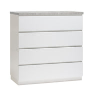 Kuvassa on 92 cm leveä valkoinen Viiva-laatikosto harmaalla betonijäljitelmän sävyisellä kannella ja valkoisella jalkasokkelilla.
