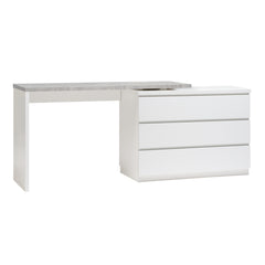 Kuvassa on valkoinen 183 cm leveä Viiva-kirjoituspöytä harmaalla betonijäljitelmän sävyisellä kansilevyllä.