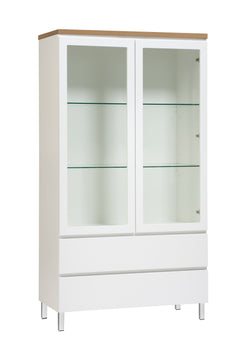 Kuvassa on 92 cm leveä valkoinen Viiva-vitriini tammenvärisellä kannella ja valkoisilla metallijaloilla.